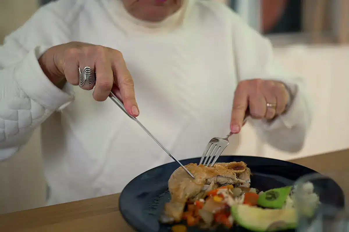 Woman eating healthy meal.