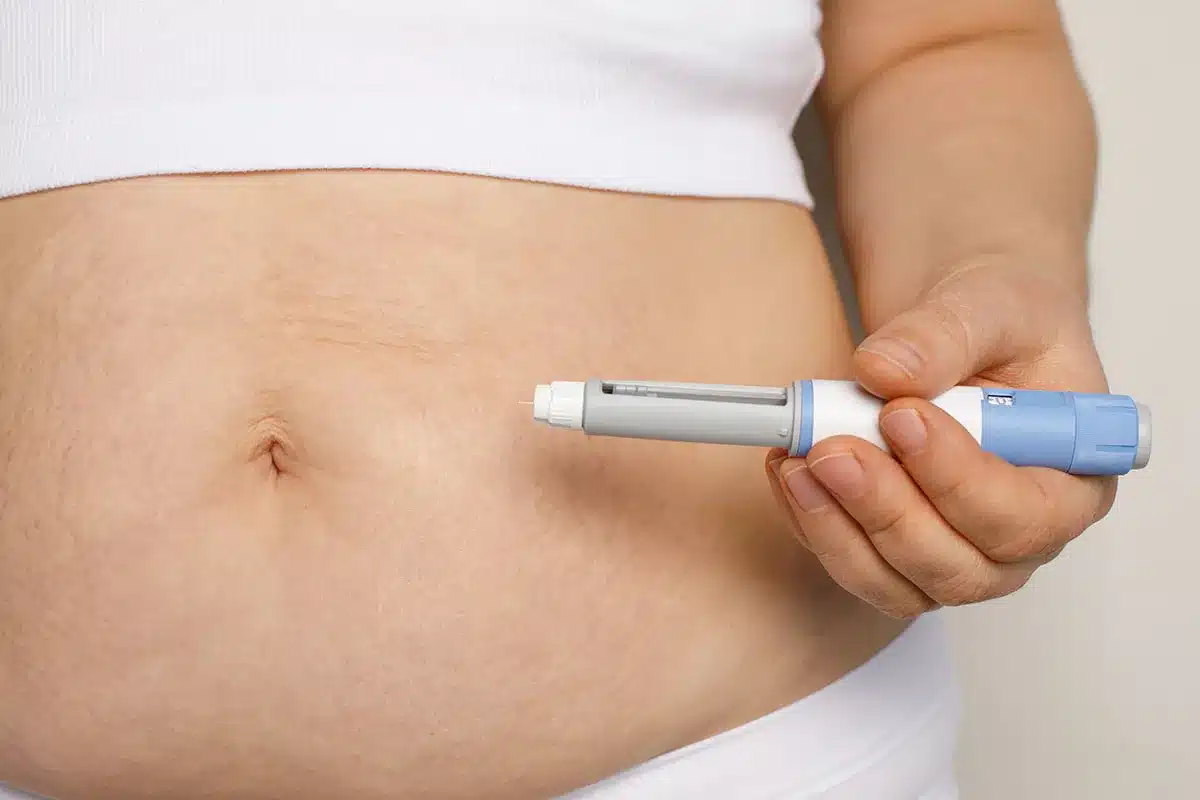 Woman holding an insulin pen.