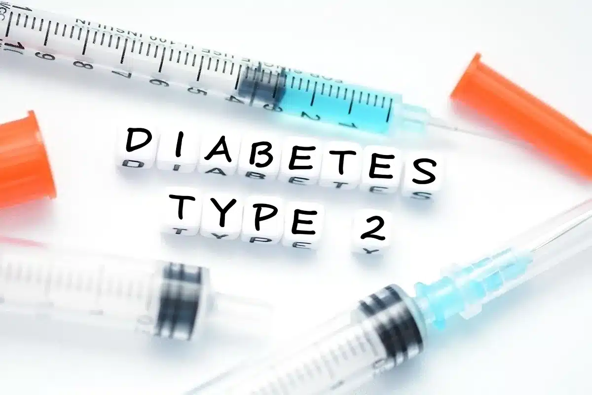 Type 2 diabetes: syringes and text.