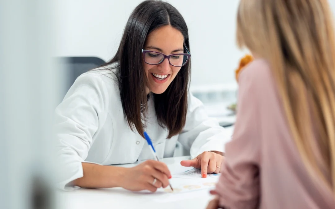 young nutritionist woman explaining to her patient the diet she should follow